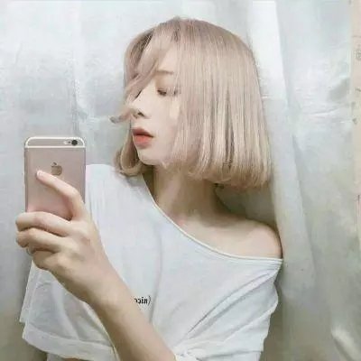 蜜桃女孩